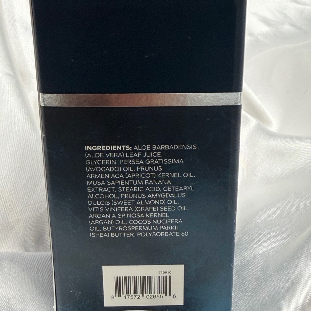 Gentlemen’s Daily Face Moisturizer - Black and White - Picture 4 of 7